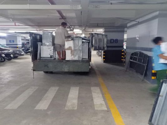 xe cắt nóc hầm chung cư