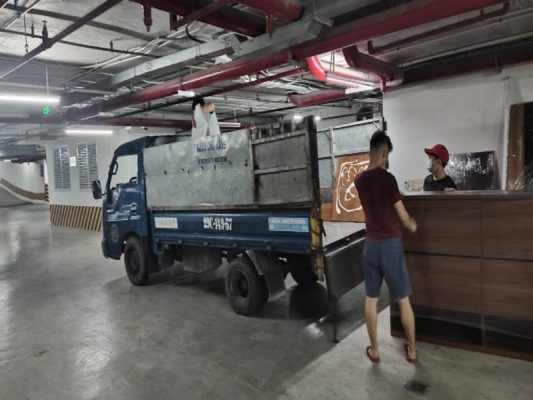 xe tải xuống hầm