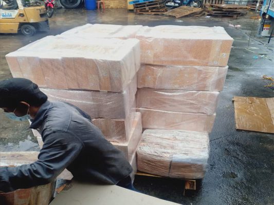 Hàng hóa được đóng gói cẩn thận, ngăn nắp