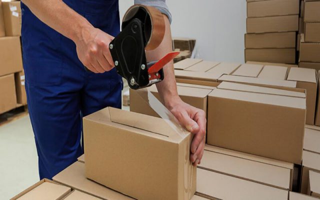 Giám sát nhân viên để đảm bảo hàng hóa được bốc xếp ổn định