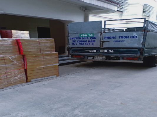 Đức Quyết trang bị đầy đủ các loại thiết bị, máy móc, xe tải làm việc