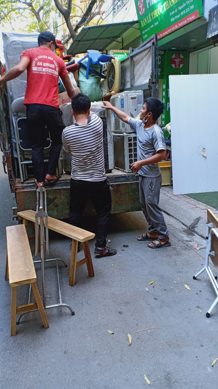 Đồ đạc văn phòng cần chuyển có nhiều giấy tờ, chứng từ