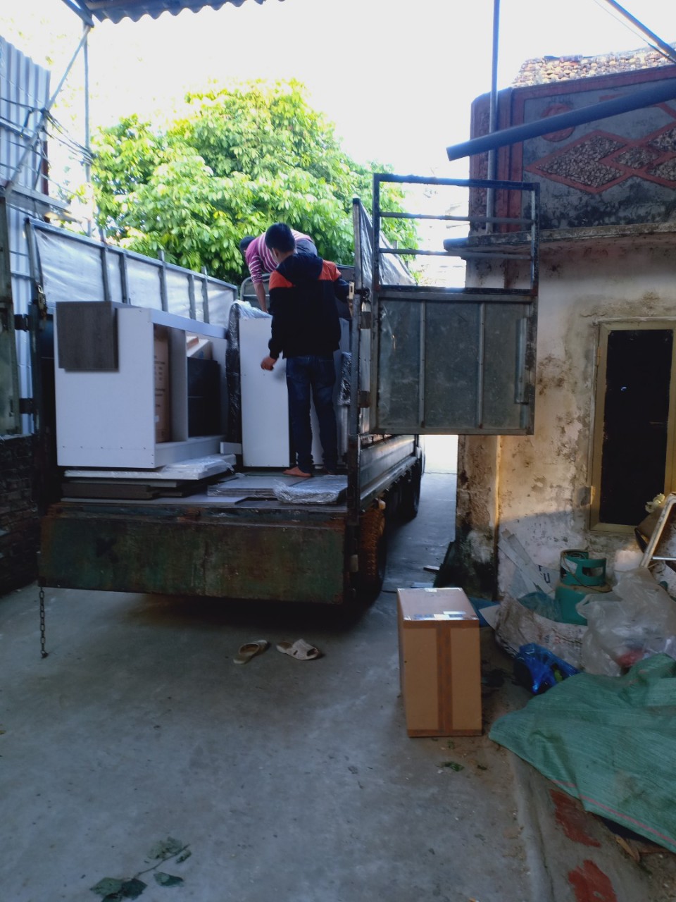 Chất lượng xe cắt nóc chuyển đồ quan trọng hơn giá cả