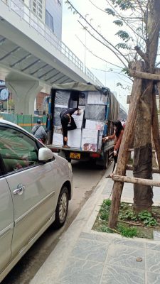 Đội ngũ nhân viên chuyên nghiệp từ khâu tư vấn đến lái xe