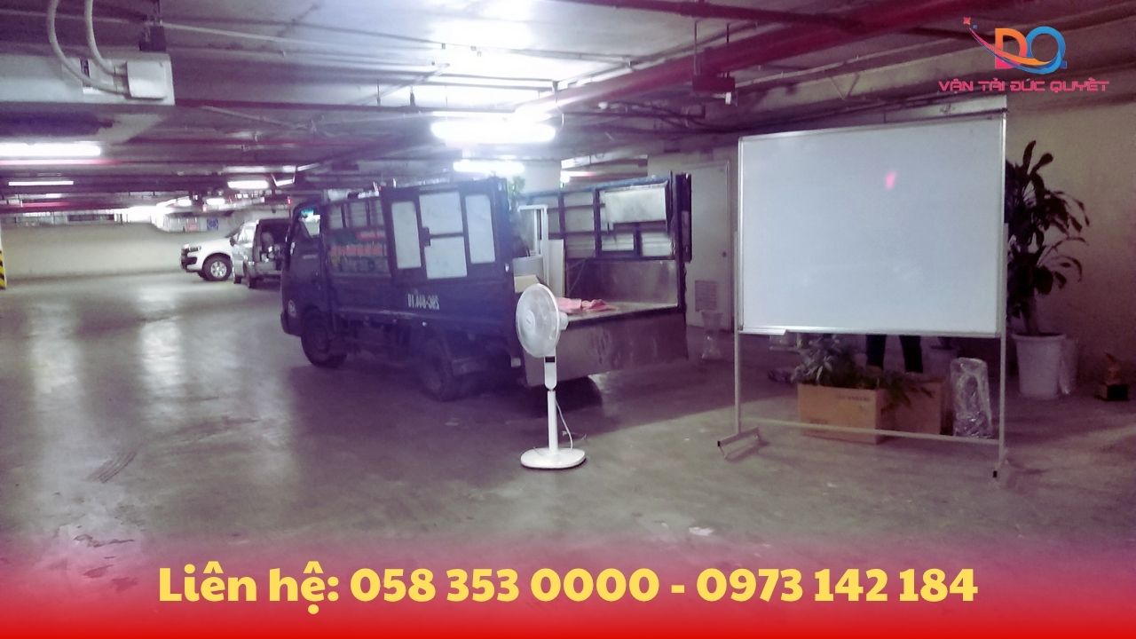 Cần thuê xe cắt nóc ở Hai Bà Trưng? Đức Quyết có sẵn xe chuyên dụng, phục vụ tận nơi